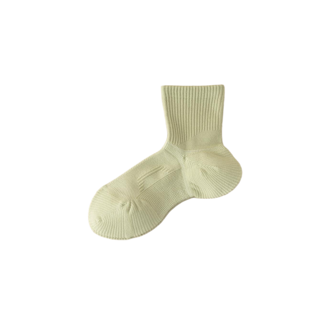 Cottony, lightweight, comfortable women's mid-length socks
