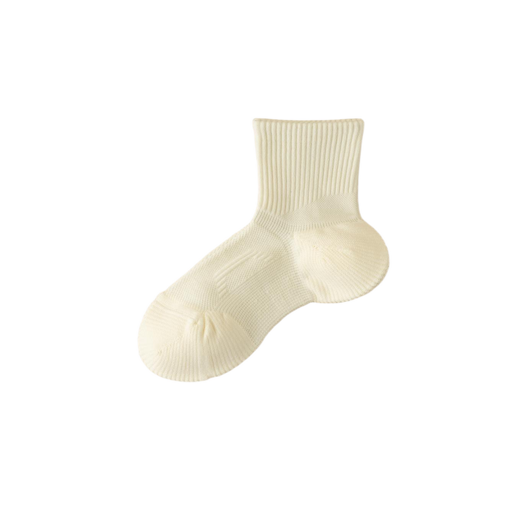 Cottony, lightweight, comfortable women's mid-length socks
